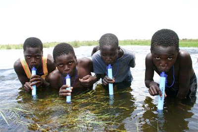 Somalian-using-LifeStraw-water-filter